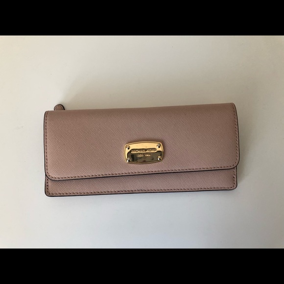 Michael Kors Handbags - Michael Kors Jet Set Wallet Michael Kors Handbags - Michael Kors Jet Set Wallet